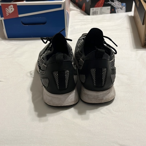 Nike fly knit air, size 9.5 - Picture 3 of 4